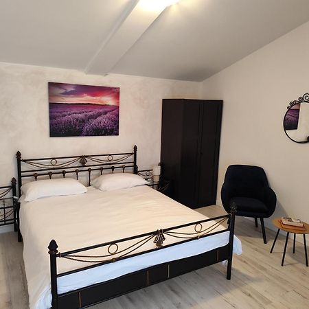 Guest House Valentino Motovun Esterno foto