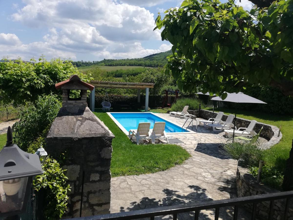 Guest House Valentino Motovun Esterno foto