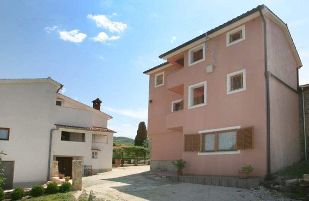 Guest House Valentino Motovun Esterno foto