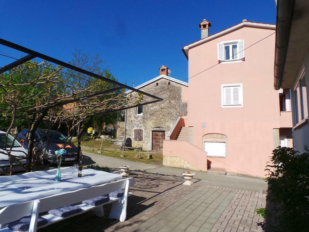 Guest House Valentino Motovun Esterno foto